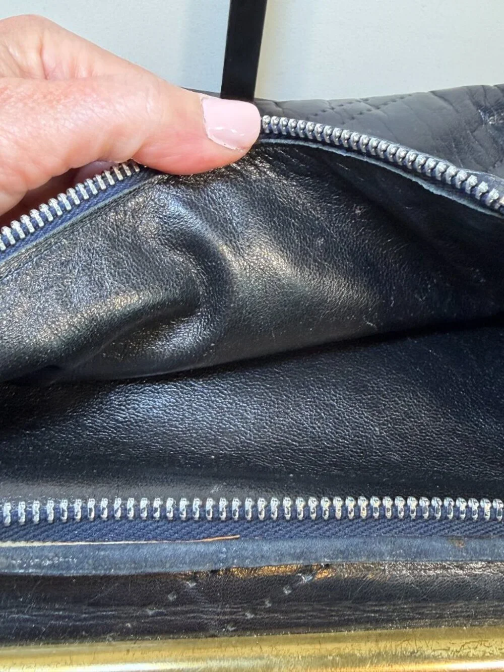 Vintage DONNA ESA Italian Leather Brass Accent Handbag Navy Black